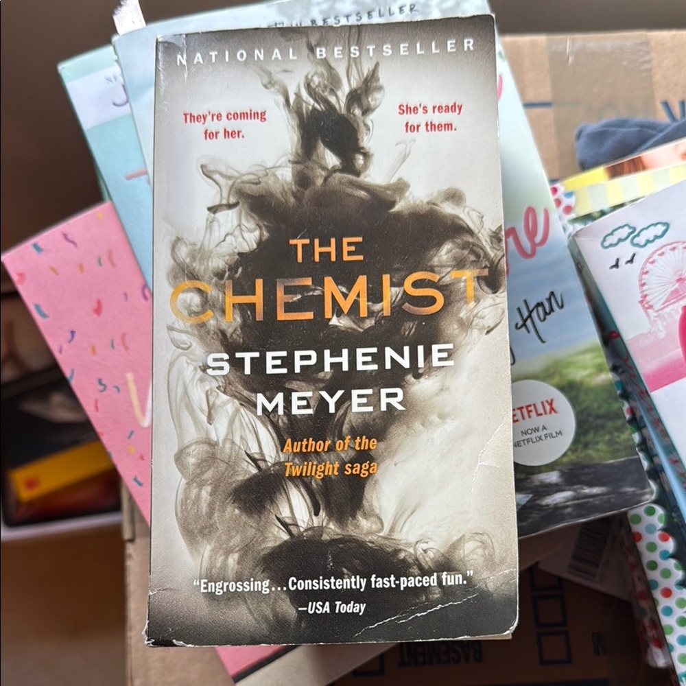 The Chemist by Stephenie Meyer Paperback